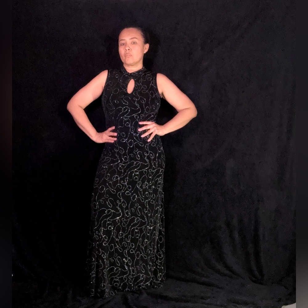 Ronni Nicole Elegant Black Maxi Dress with Metallic Details